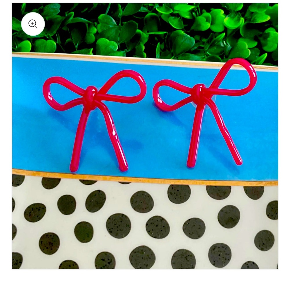 Acrylic bow earrings